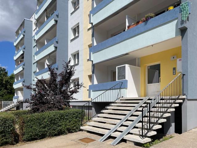 Wird saniert: 4 Raumwohnung mit Südbalkon im Hochparterre