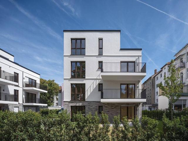 Wirklich Wohnen, wo Design auf Komfort trifft Großzügige 3 Zimmer mit Balkon und Tageslichtbad