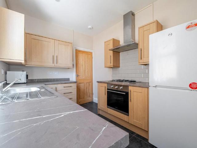 Wisborough Road, Hampshire PO5 3 bed terraced house to rent £1,650 pcm £381 pw