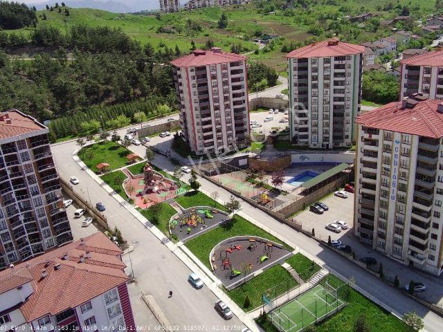 Wisremden Aydınlıkevler Çebioğlunda Geniş Havuz Manzaralı Daire