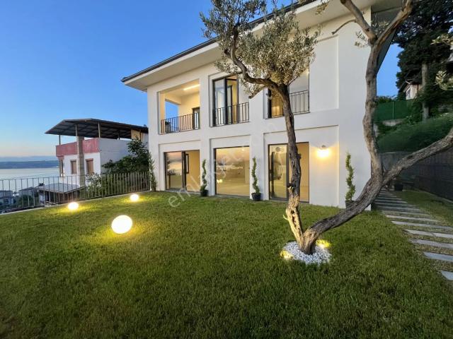 Wisrem'den Karamürsel'de Deniz Manzaralı Lüks Villa