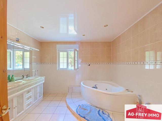 WITTENHEIM Exceptionnelle maison québécoise de 208 m2 avec piscine sur 997 m2 de terrain