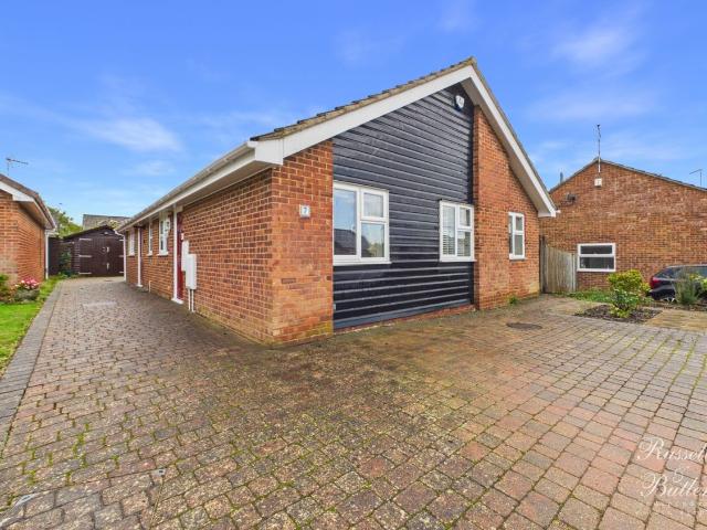 Wittmills Oak, Buckingham MK18, 3 bed detached bungalow to rent, £2,100 pcm | PrimeLocation