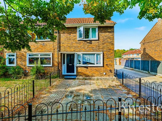 Witchards, Basildon SS16, 2 bed end terrace house to rent, £1,550 pcm | PrimeLocation