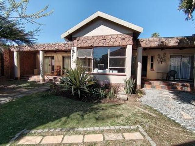 witfield 4 bed + 5 self contained units