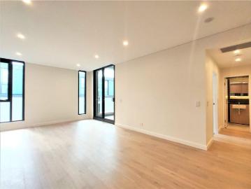 With Gym & BBQ, North facing Penthouse, Over sized luxury apartment! Super good condition