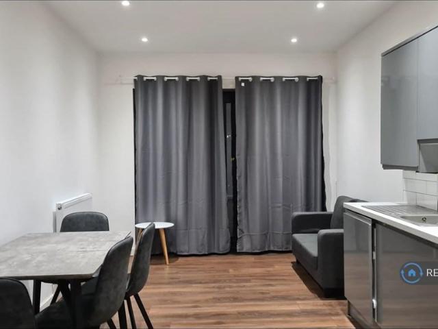 Witham Road, London, W13 3 bed flat to rent £2,800 pcm £646 pw