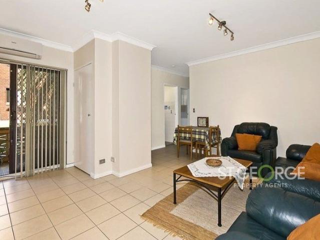 Within A Stones Throw To Station And Shops