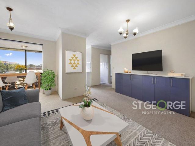 Within A Stones Throw To Station And Shops