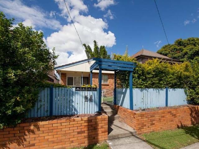 Within Walking Distance To The Gabba!