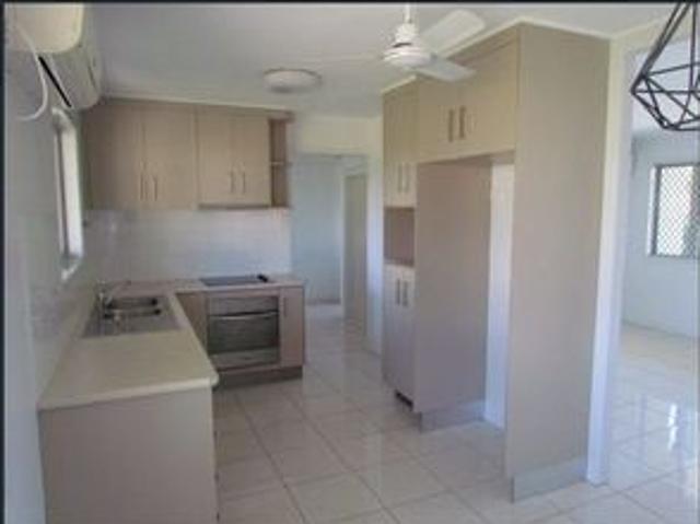 WITHIN WALKING DISTANCE TO BEACH & CLOSE TO TOWN