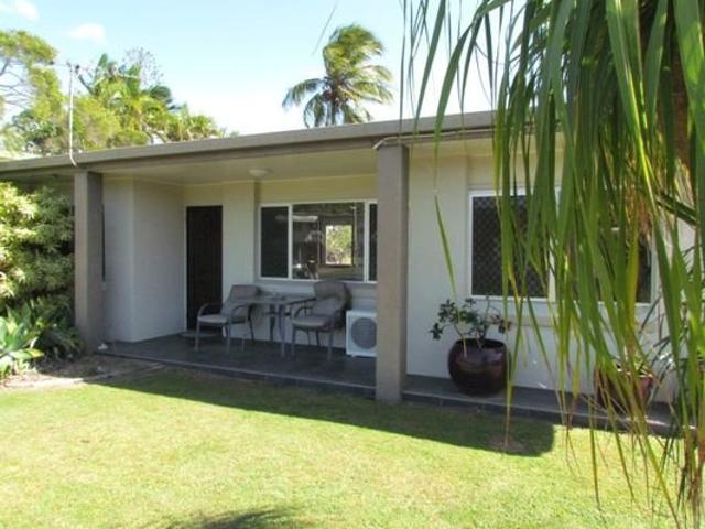 WITHIN WALKING DISTANCE TO BEACH & CLOSE TO TOWN