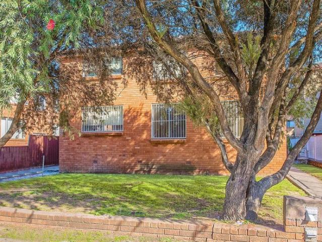 Within walking distance to station!