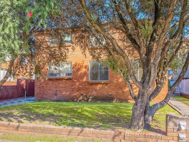 Within walking distance to station!