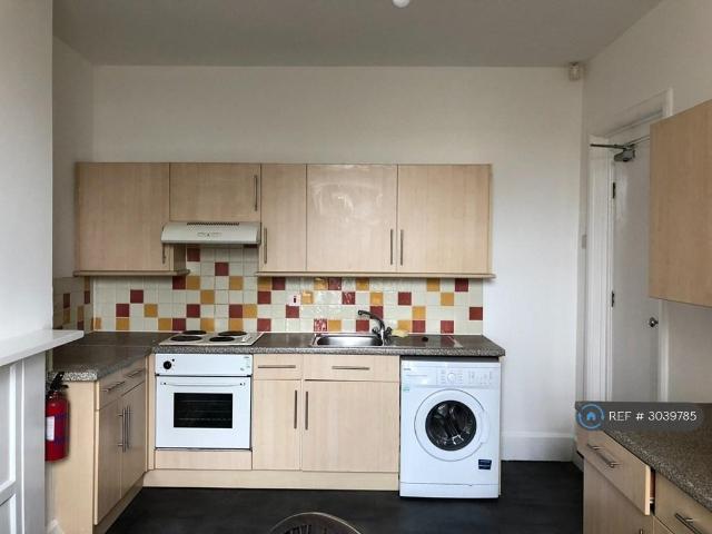 Withington Road, Manchester, M16 2 bed flat to rent £1,100 pcm £254 pw