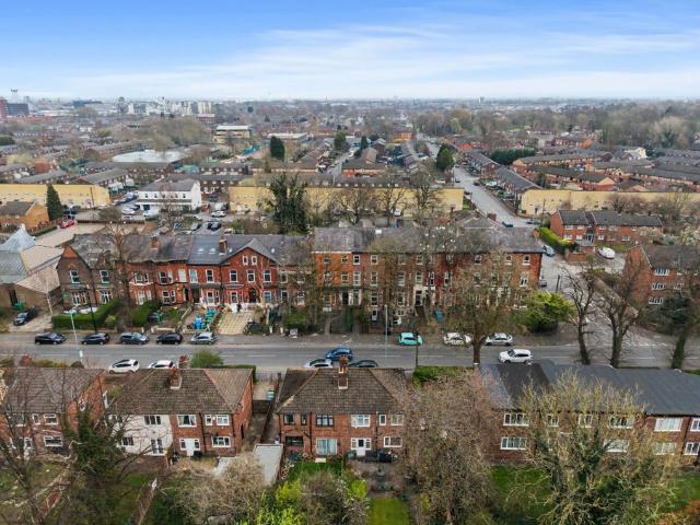 Withington Road, Manchester M16 2 bed flat to rent £1,150 pcm £265 pw