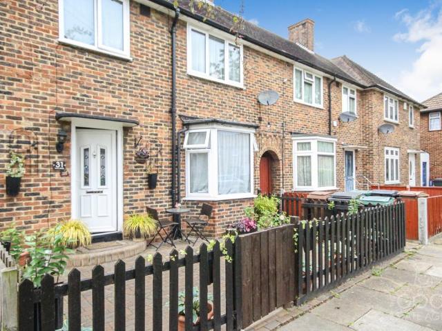 Withy Mead, London E4 3 bed terraced house to rent £2,150 pcm £496 pw
