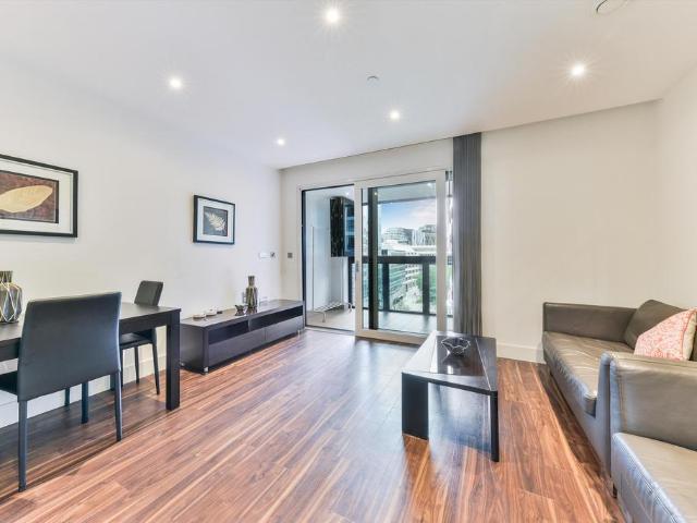 Wiverton Tower, New Drum Street. 1 bed flat to rent £2,875 pcm £663 pw