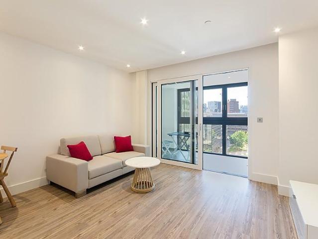Wiverton Tower, New Drum Street. 1 bed flat to rent £3,033 pcm £700 pw