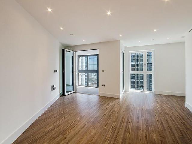 Wiverton Tower, New Drum Street. 1 bed flat to rent £3,100 pcm £715 pw