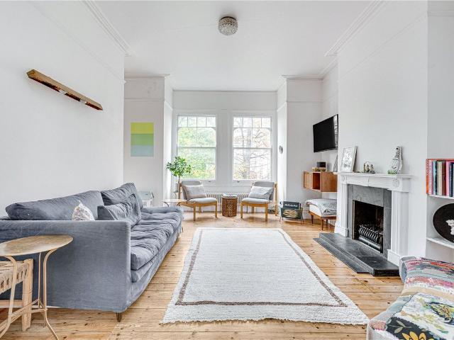 Wix's Lane, Clapham Common SW4, 3 bed maisonette to rent, £4,000 pcm | PrimeLocation