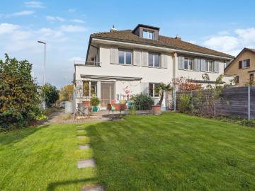 Wo Träume ein Zuhause finden! Schönes Doppeleinfamilienhaus mit Garten