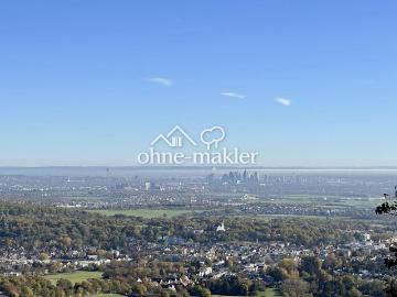 Wo Wald auf Weitblick trifft – Traumvilla mit Taunus und Skyline Panorama