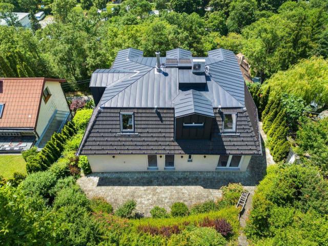 Wo Wohnen zum Lebensgefühl wird: Exklusive Neubauvilla mit eigenem Wellness Sanctuary und Blick über den Wienerwald