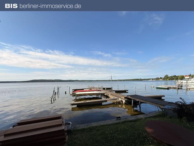 Wo Berlin aufs Wasser trifft – Neubau Penthouse am Müggelsee mit einem Bootsplatz