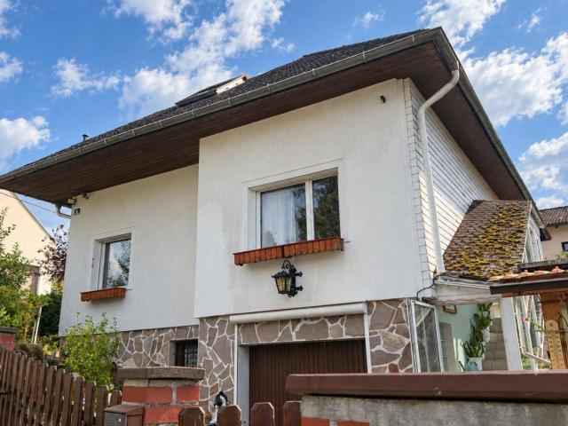 Wo der Blick ins Grüne wandert – ein Haus mit Garten und Raum für neue Geschichten | ZELLMANN IMMOBILIEN