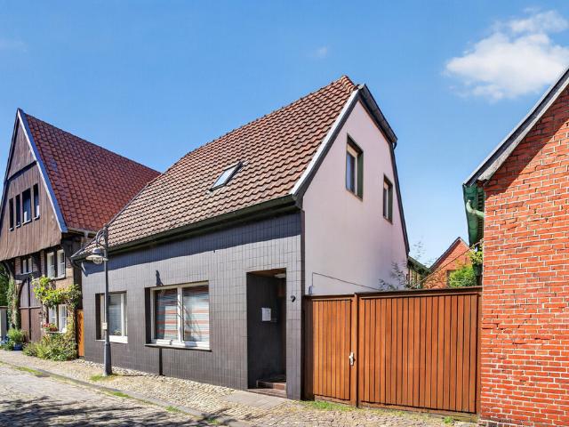 Wo Geschichte auf neue Möglichkeiten trifft – Einfamilienhaus mit Nebengebäude in Burgsteinfurt!