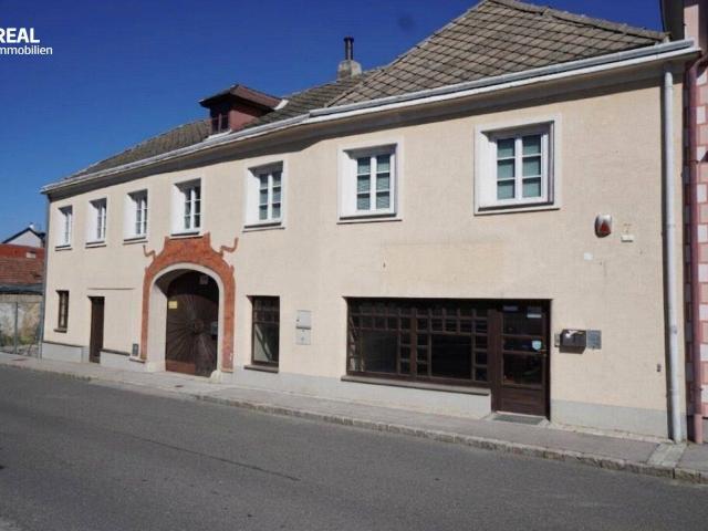 Wo Geschichte Raum für Neues schafft Historisches Anwesen mit außergewöhnlichem Entwicklungspotenzial im Herzen von Perchtoldsdorf
