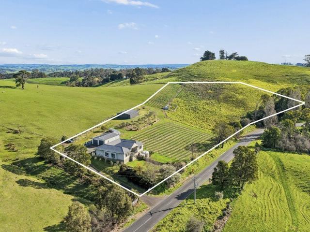 'Wombat Hill Estate' 3.5 Acres of Lifestyle, Vines & Views