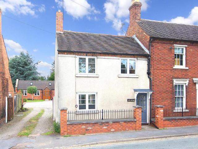 WOMBOURNE, Gravel Hill 2 bed cottage to rent £1,025 pcm £237 pw
