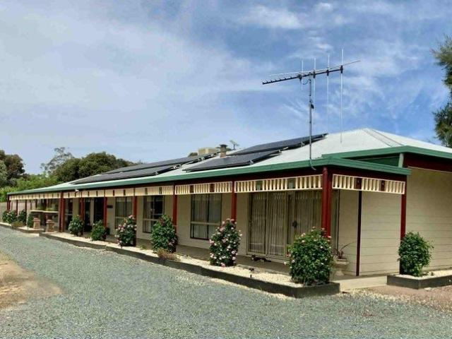 Wonderful 20 acre property with huge 5 bedroom home in idyllic rural setting