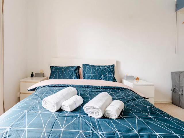 Wonderful 2 bedroom flat with spacious outdoor area close to Shoreditch Has an Apartment