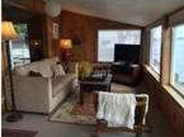 Wonderful 2 bedroom 2 bath beachfront cottage in Olympia