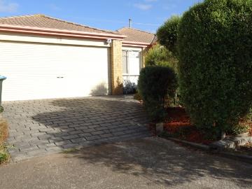 Wonderful 5 Bedrooms Plus Study Family Home at Cambridge Estate