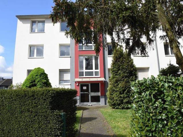 Wonderful, cozy apartment in Krefeld Linn, Krefeld Amsterdam Apartments for Rent