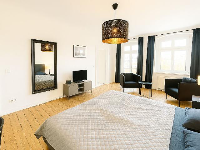 Wonderful Apartment in Friedrichshain with Tremendous View, Berlin Amsterdam Apartments for Rent