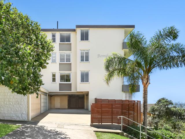 Wonderful Apartment with Spectacular Panoramas Near Ocean Side Parklands