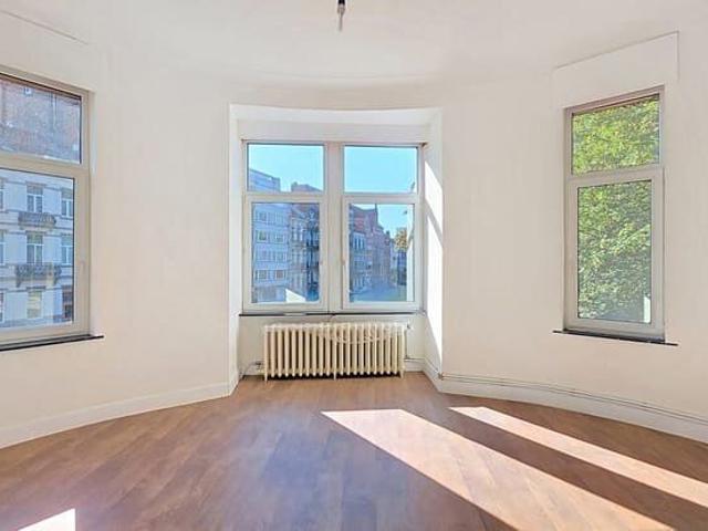 Wonderful Art&Deco apartment with 3 bedrooms + office