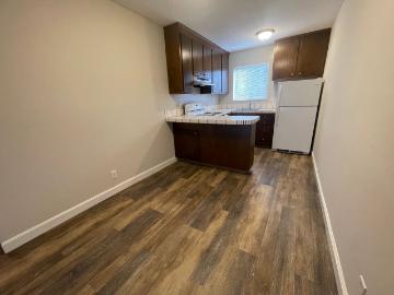 Wonderful Gated Downstairs Apartment