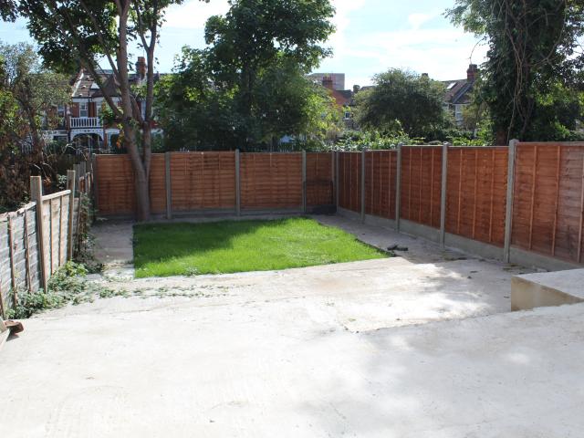 Wonderful Garden Studio Flat in NW10 close to Tube, Buses, Shops & Gorgeous Park