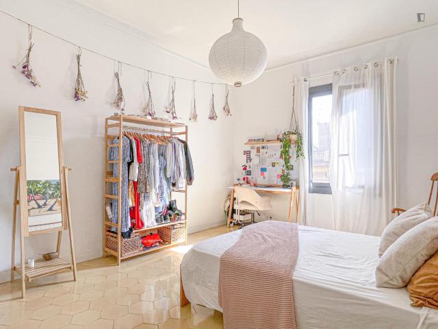 Wonderful double bedroom in coliving in central Barcelona