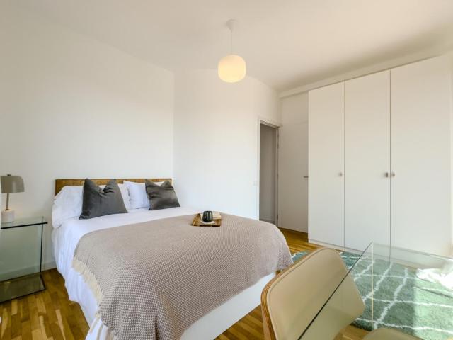 Wonderful double bedroom with balcony next to the Sagrada Familia