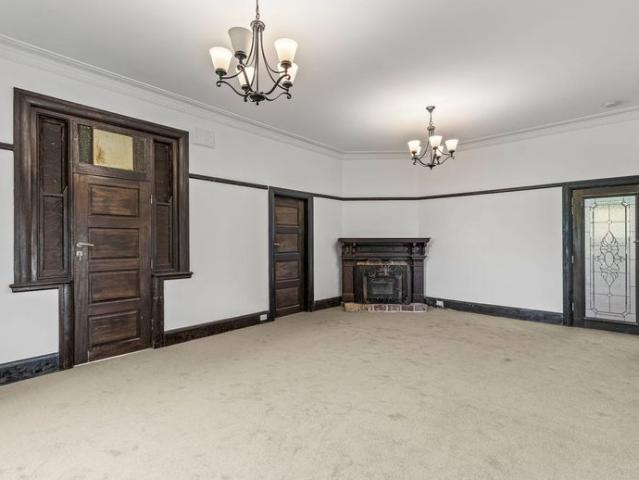 WONDERFUL EXCARPMENT HOME