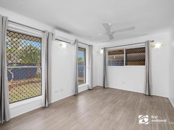WONDERFUL FAMILY HOME IN THORNLANDS WITH BEAUTIFUL ENTERTAINMENT AREA AND SWIMMING POOL