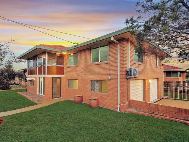 WONDERFUL FAMILY HOME with locating at the heart of Mansfield