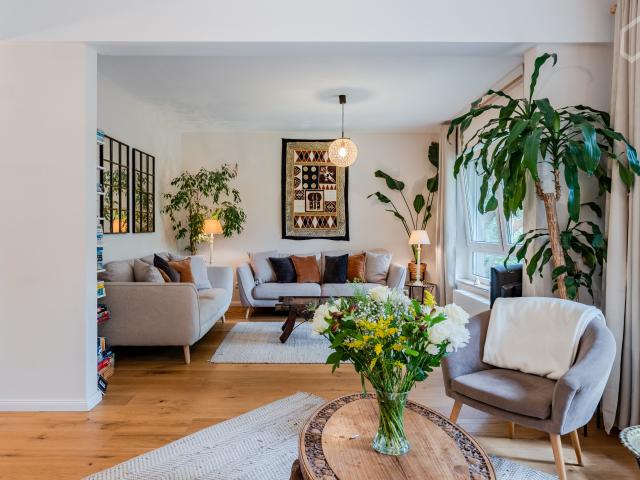 Wonderful, feel good family home with an idyllic garden in Lichterfelde West. 132 m² living space + 73 m² additional usable space